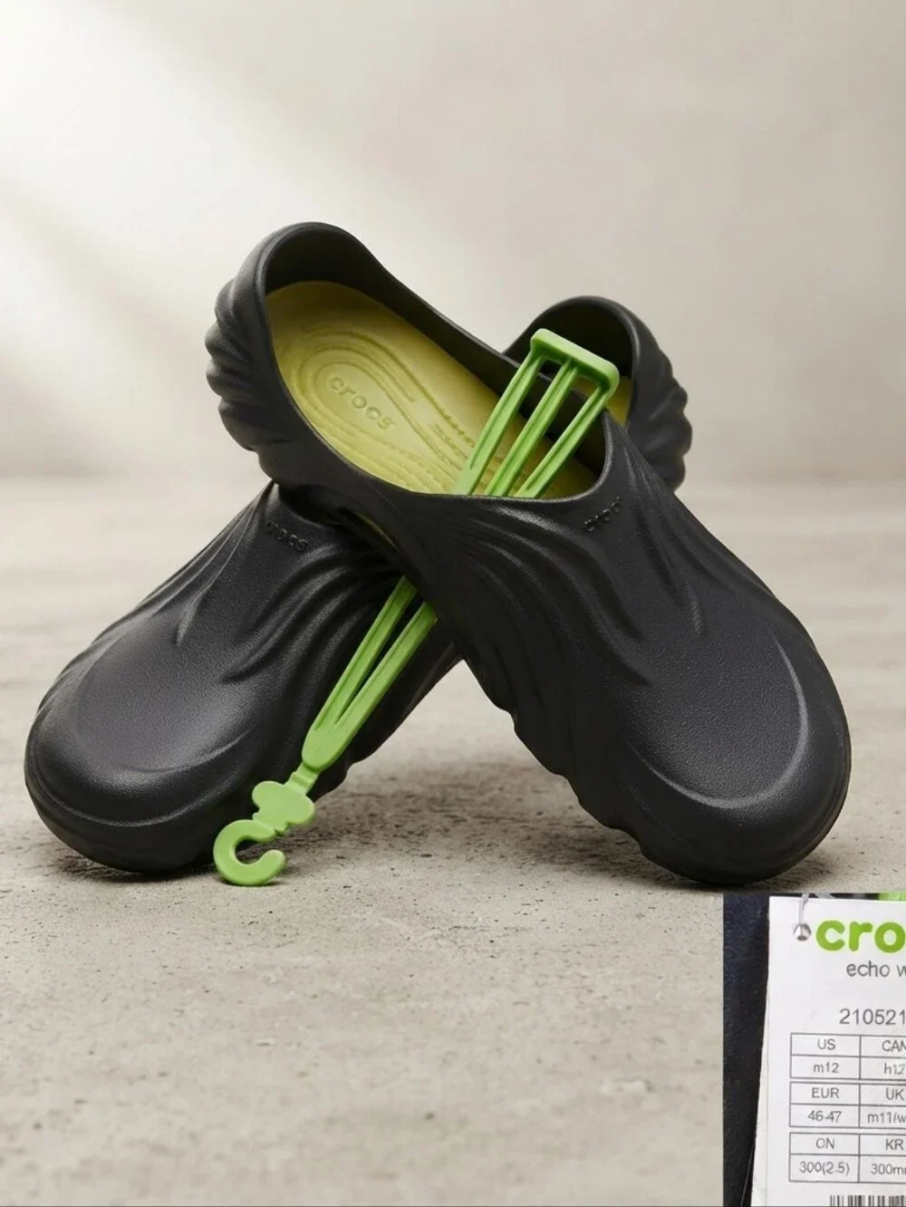 Crocs Echo Wave Black Sand 210521-0LD Men size -12 New Sandals Slippers Comfort